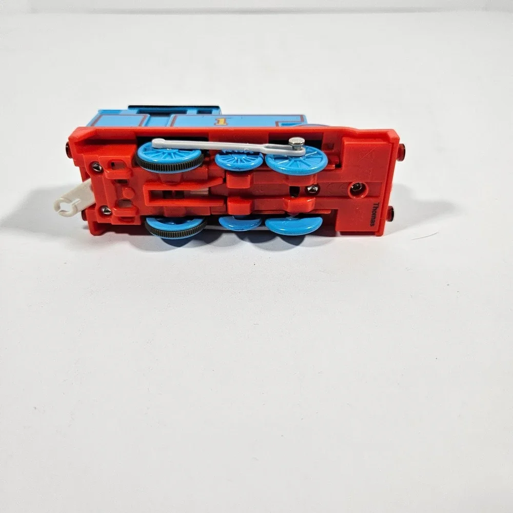 Thomas & Friends TrackMaster Thomas the Tank Engine Motorized Train 2009 Mattel